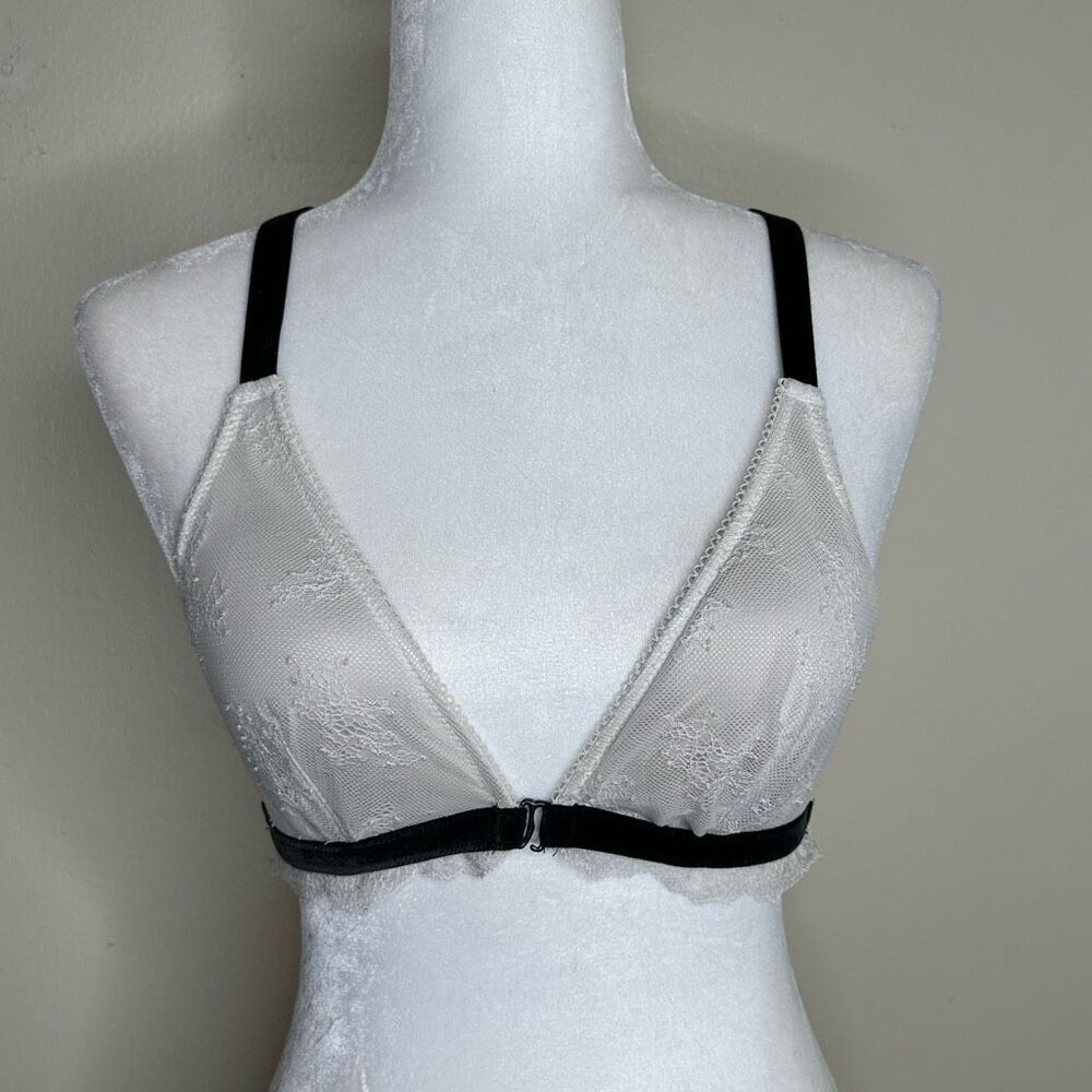 VS Victoria's Secret Lacy Bralette‎ size Medium
